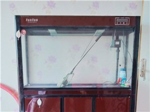 玻璃水族箱，使用不到1年7成新，长100cm，高140
cm，宽30cm，分两部分，上面水族箱，下...